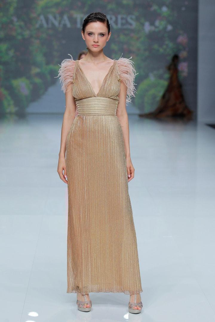 Vestidos de fiesta beige: 25 elegantes propuestas