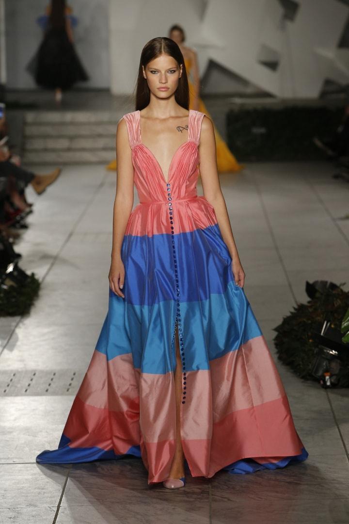 Vestidos de Carolina Herrera 2018: visión vanguardista en moda primaveral