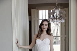 Vestido de novia con escote corazón y bordados para el día de la boda