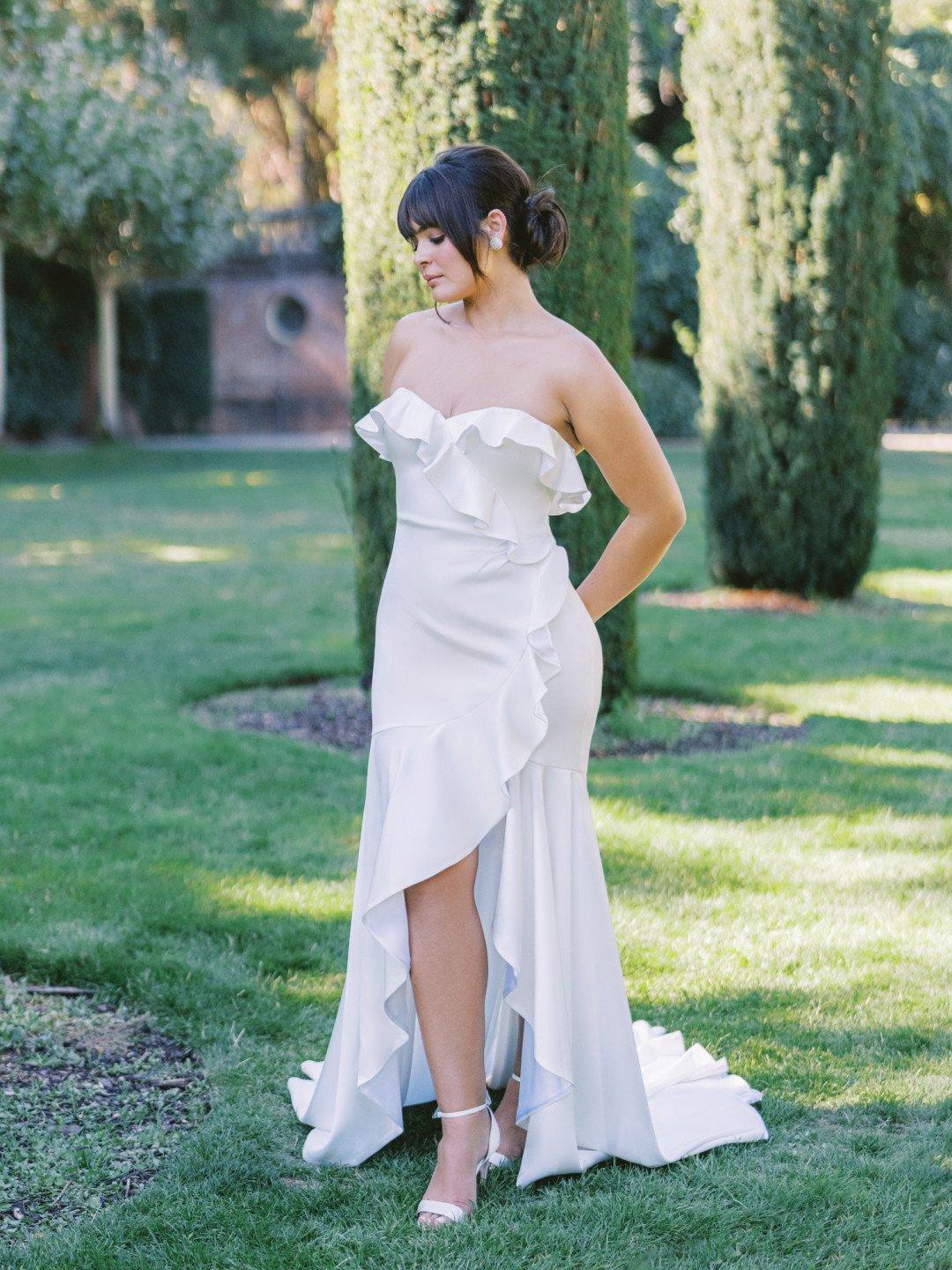 Vestidos de novia con volantes en el pecho y la falda para el día de la boda