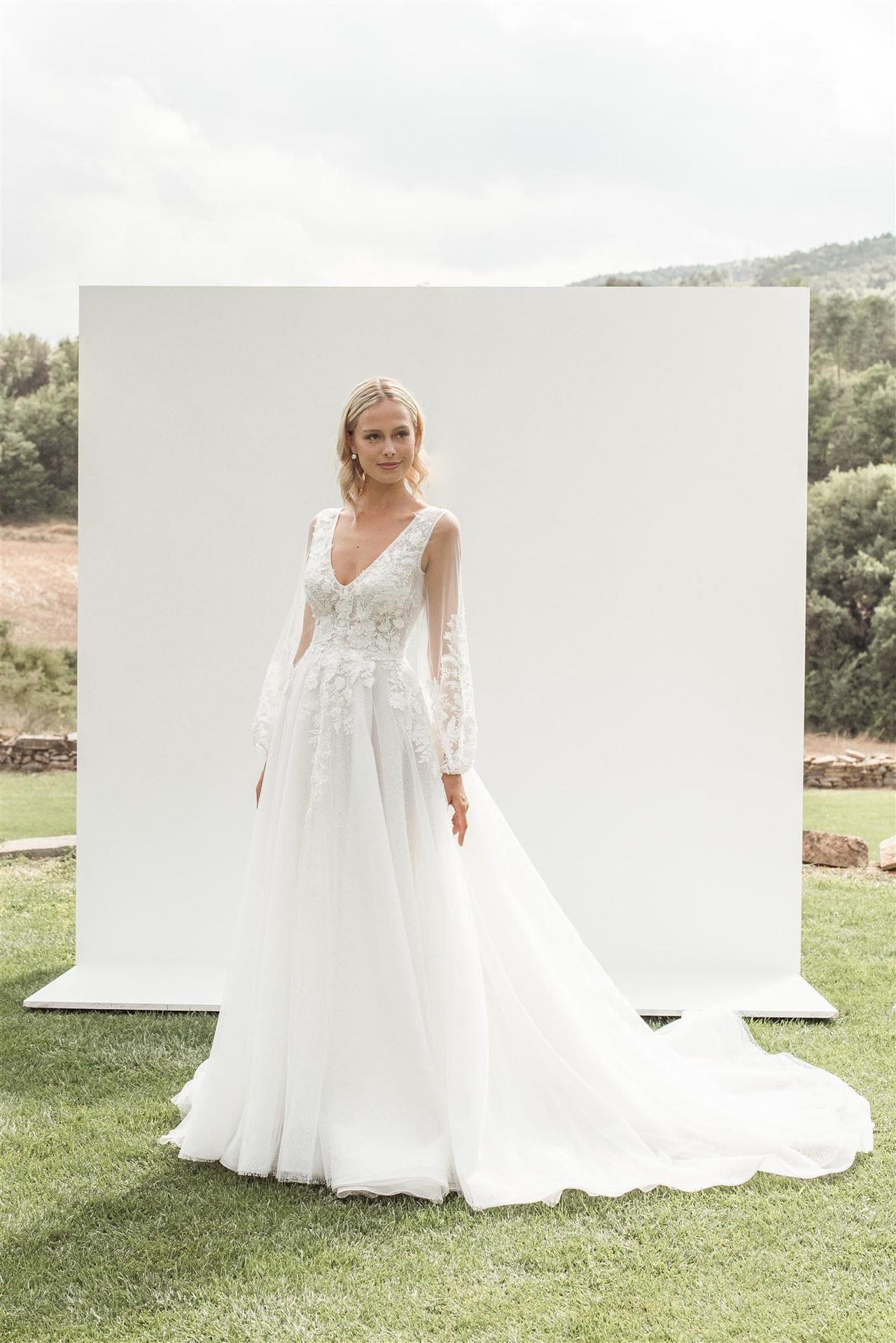 Vestidos de Novia d'Art con manga larga con transparencias