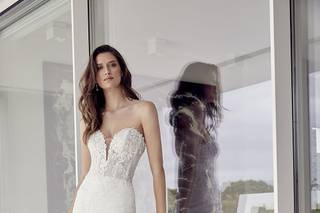 Vestido de novia con escote corazónVestido de novia con escote corazón, encaje y silueta sirena para el día de la boda