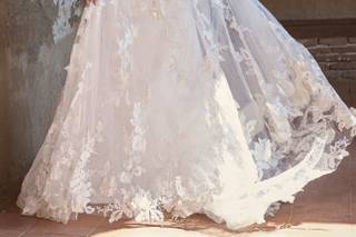 Vestidos de novia con escote redondo y falda vaporosa para la oda