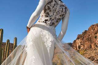 Vestido de novia de dos piezas con ligera cola