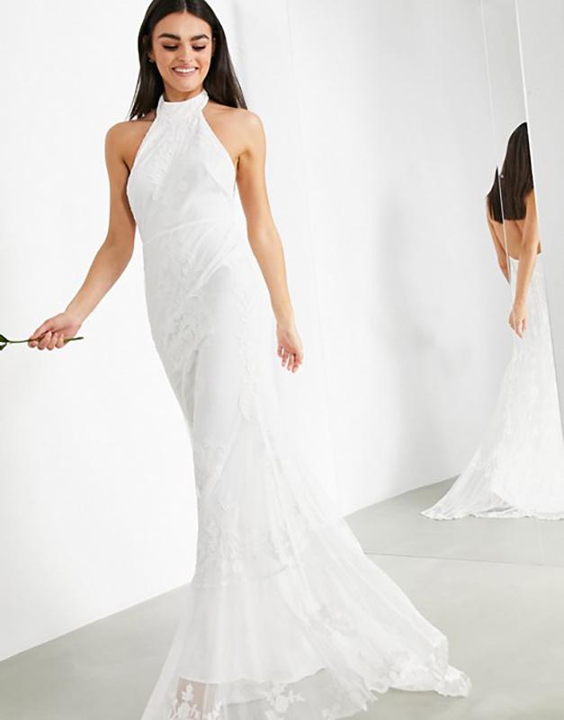 vestido de novia sirena de aire relajado con escolle halter