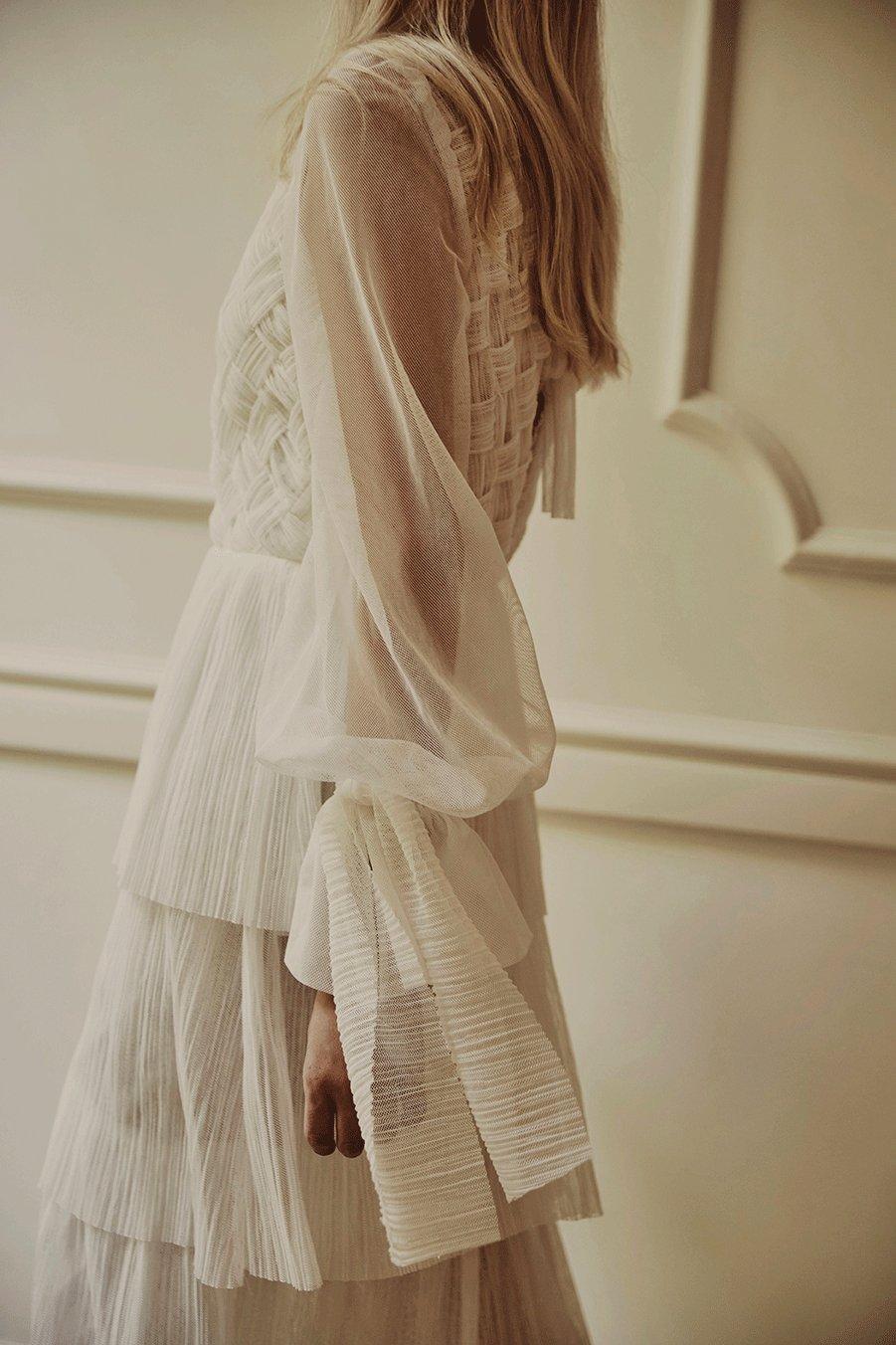 Vestido de novia con mangas abullonadas de la colección My Universe II de Marta Martí