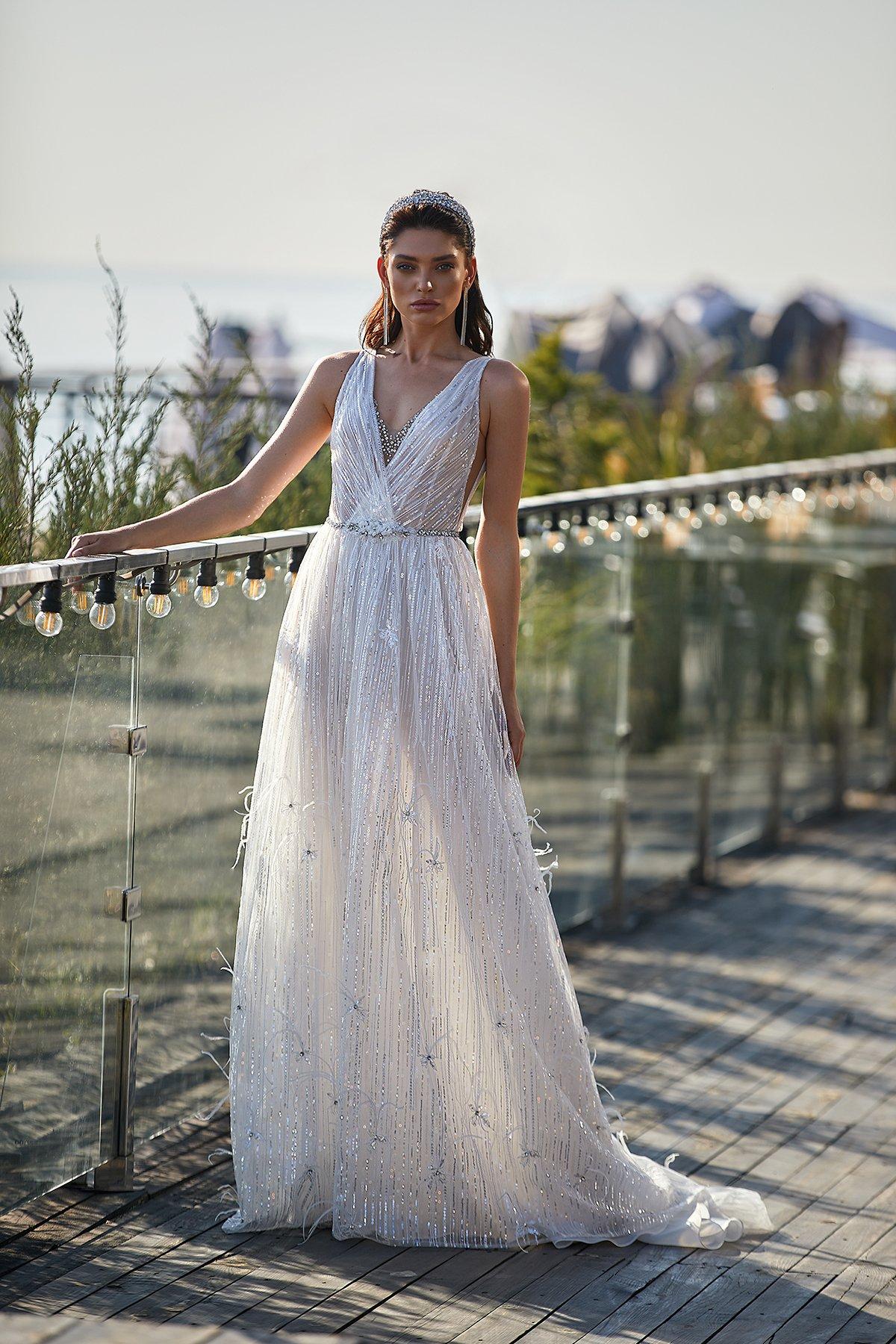 Vestido de novia con destellos brillantes de la colección Brave Glance de Ida Torez 2021