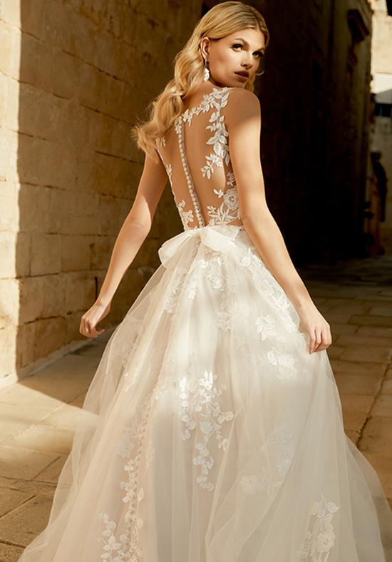 Vestidos de novia para primavera con espalda con tattoo lace y botonadura central, con lazo en la cintura, por detrás