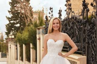 Vestidos de novia con volantes y suaves notas de color para la boda