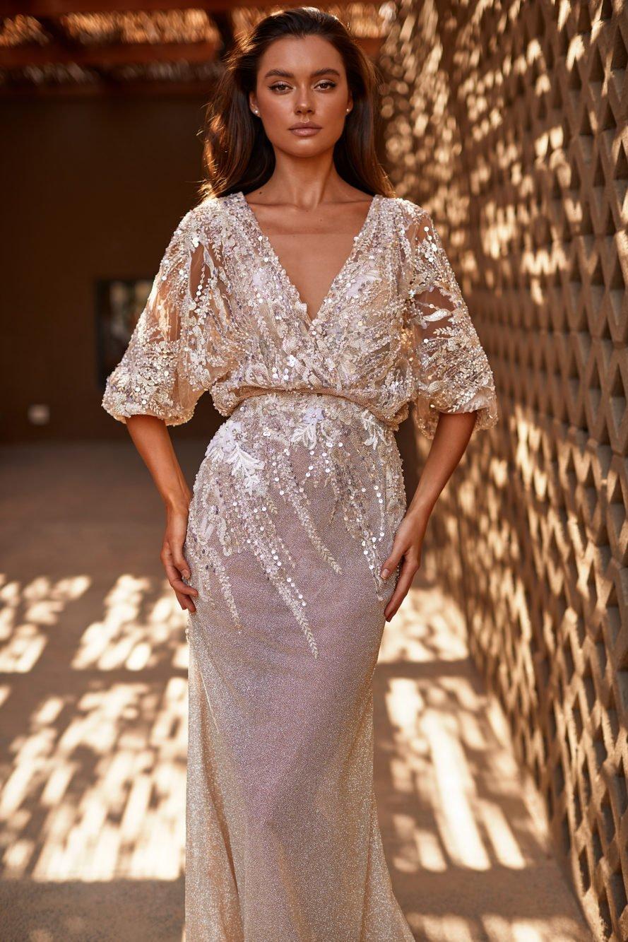 vestido de novia recto con bolero de paillettes muy elegante