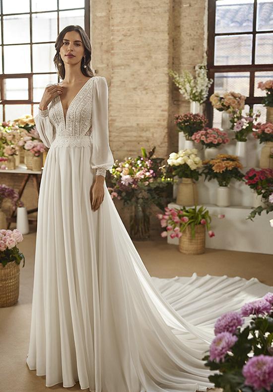 vestidos de novia para mujeres maduras: con escote en V y manga abullonada