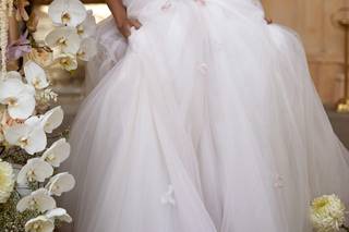 Vestido de novia hombro caídos con falda princesa y flores en 3D en rosa y blanco
