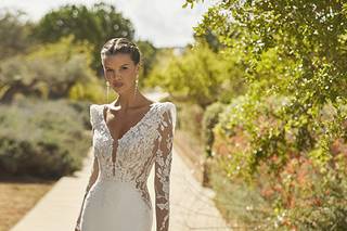 Vestidos de novia manga larga ligeramente abullonadas y con tattoo lace