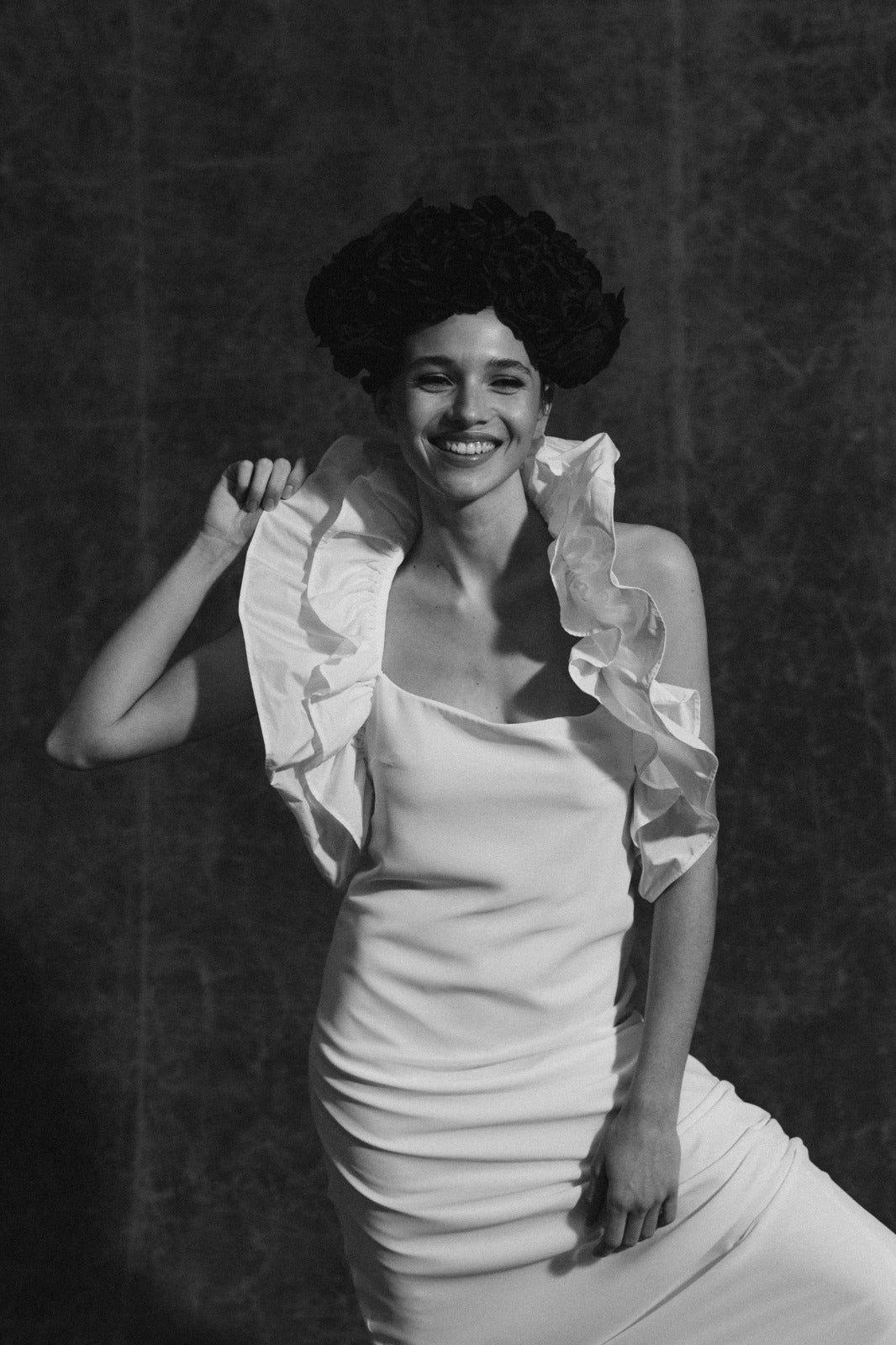 vestido de novia con volante en el cuello