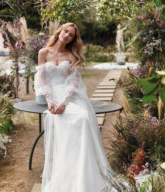 Vestidos de novia Colet 2022: modelo Ninfea, de corte en A y mangas extraíbles