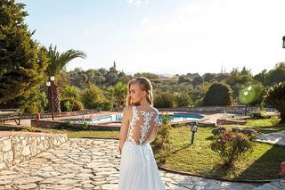 Vestidos de novia con espalda tattoo lace y espectacular falda