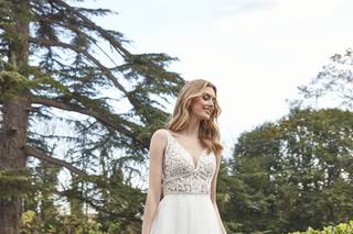 Vestidos de novia con escote en V y tirantes para el día de la boda