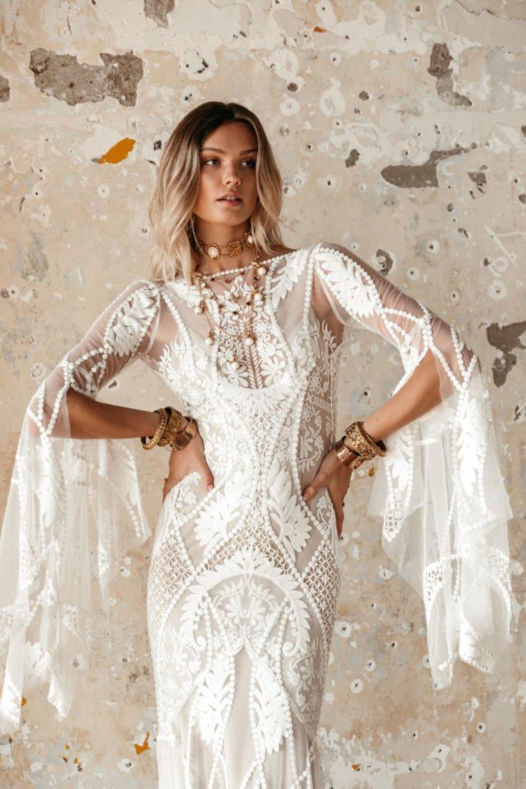 Vestido de novia de corte sirena con bordados florales y encaje de la colección Golden Rhapsody de Rue de Seine 2021