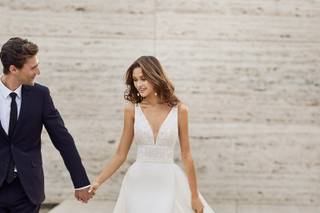 Vestido de novia de dos piezas con sobrefalda lisa