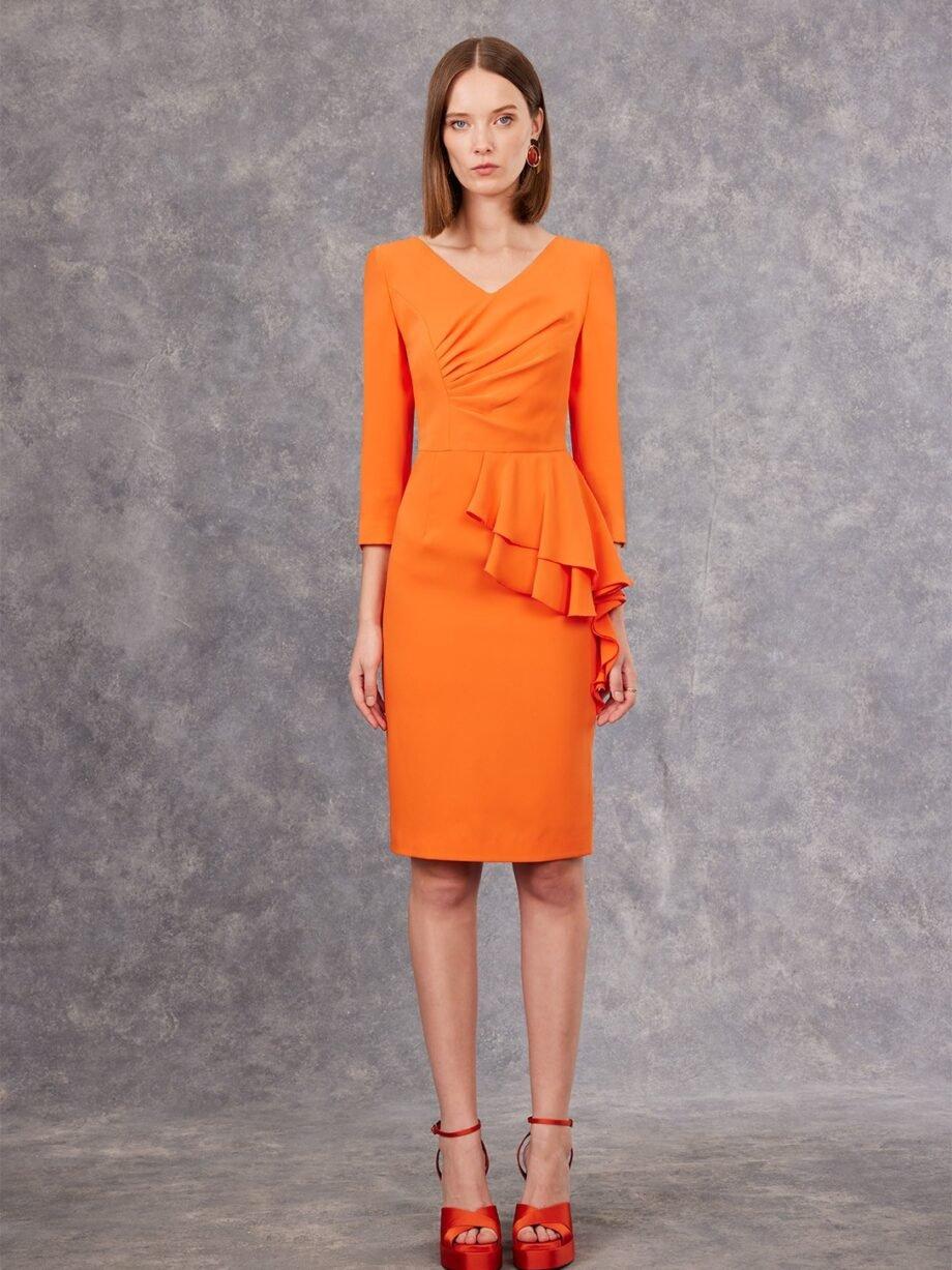 Vestido de boda corto para invitada color naranja con volantes en la falda