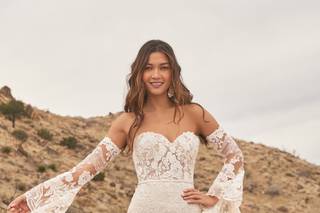 vestido de novia con mangas acampanadas desmontables de encaje