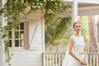 Vestido de novia de dos piezas con capa lisa