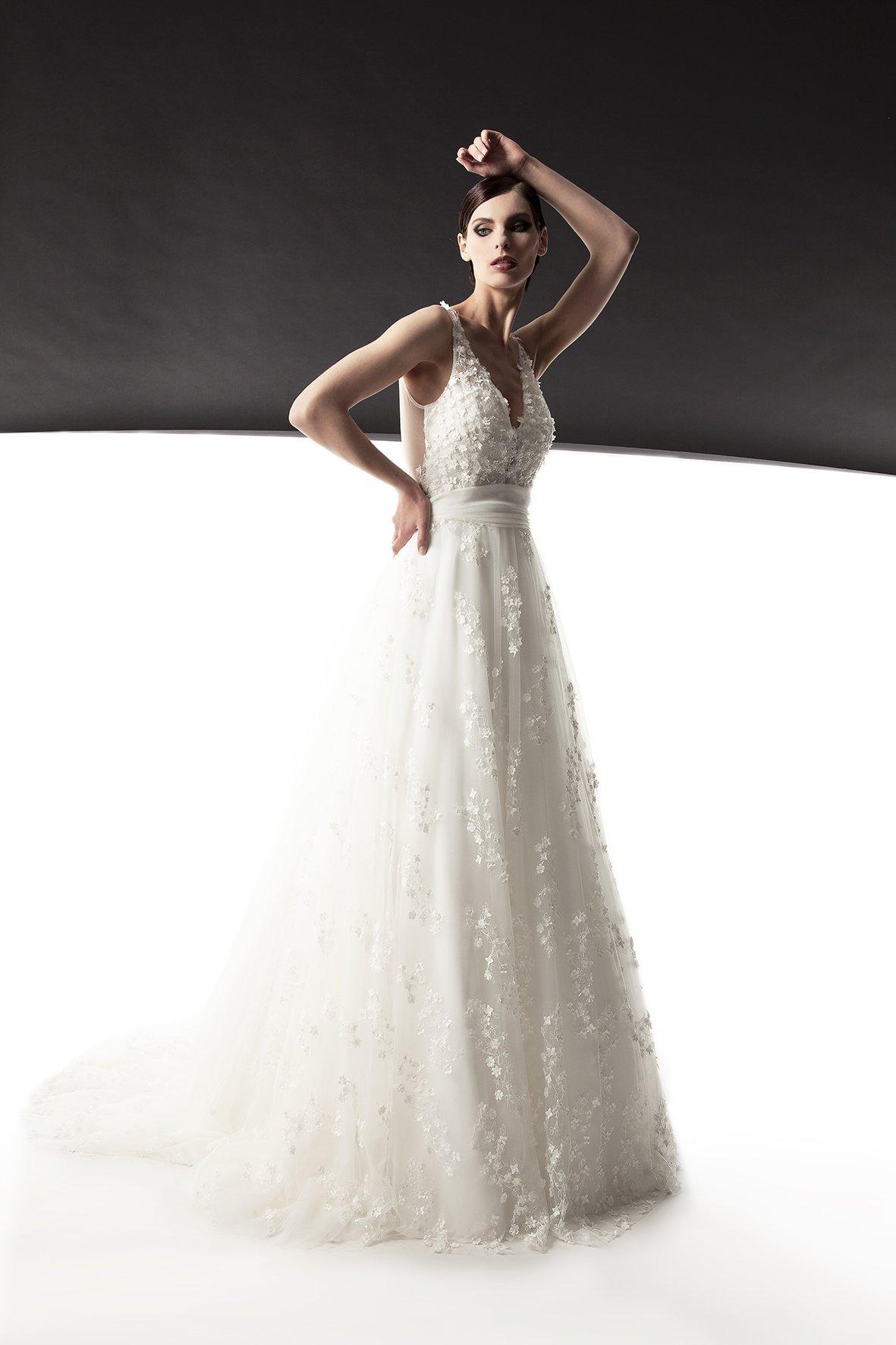 Vestidos de novia Cymbeline 2022: modelo passion, de corte en A y escote en V