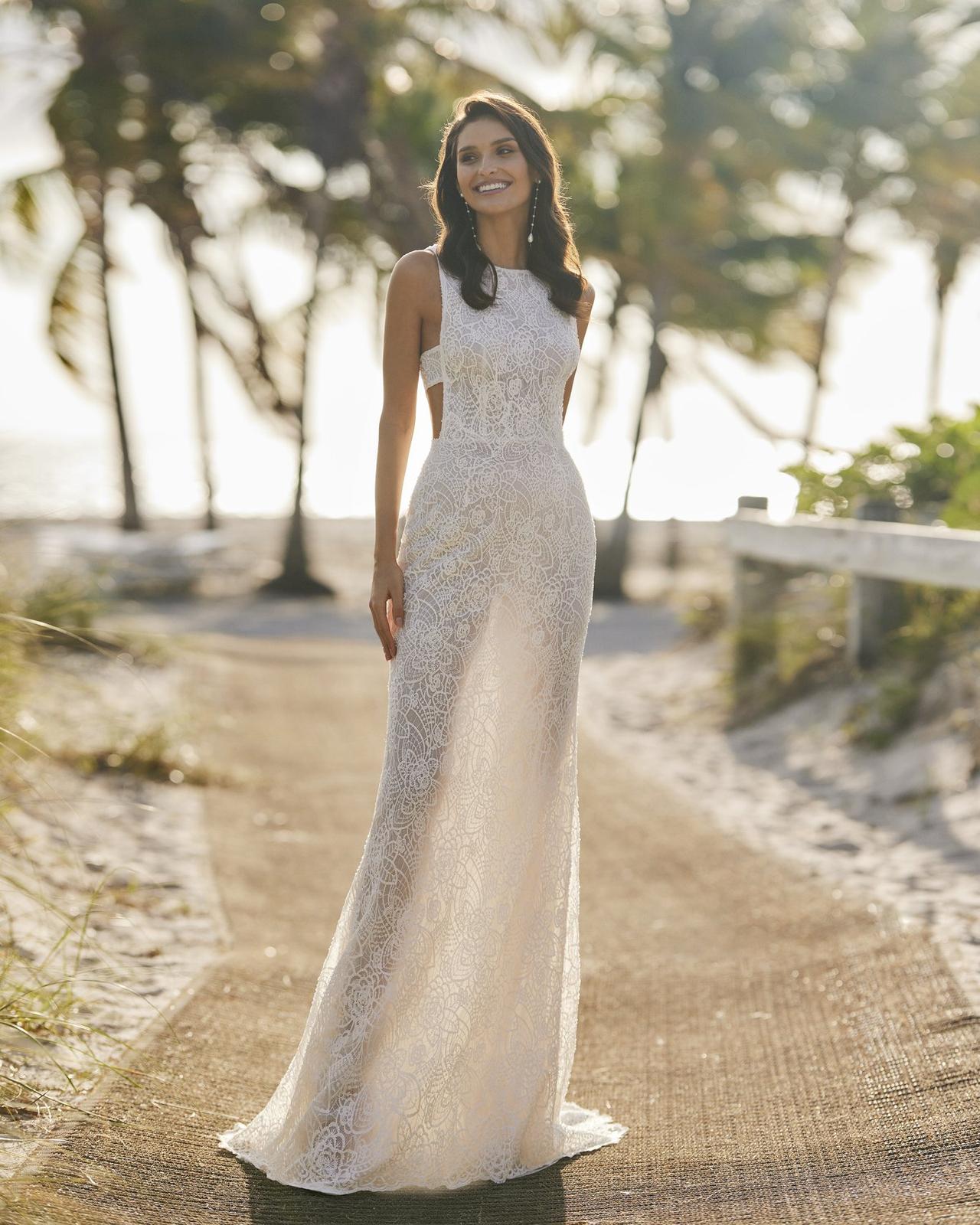 Vestidos de novia para primavera con cut-out y transparencias