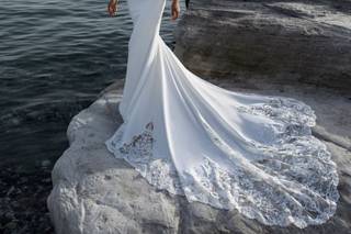 Vestido de novia con escote barco y corte sirena, ideal para la boda