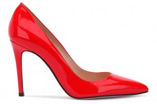 Zapatos de novia de color rojo brillantes