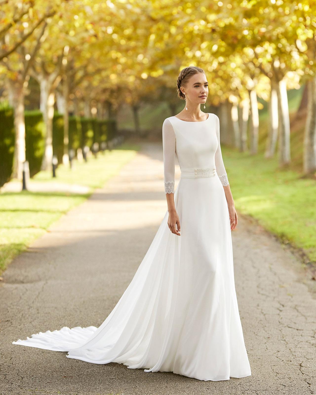 vestido de novia sencillo con cintura entallada y manga francesa con encaje