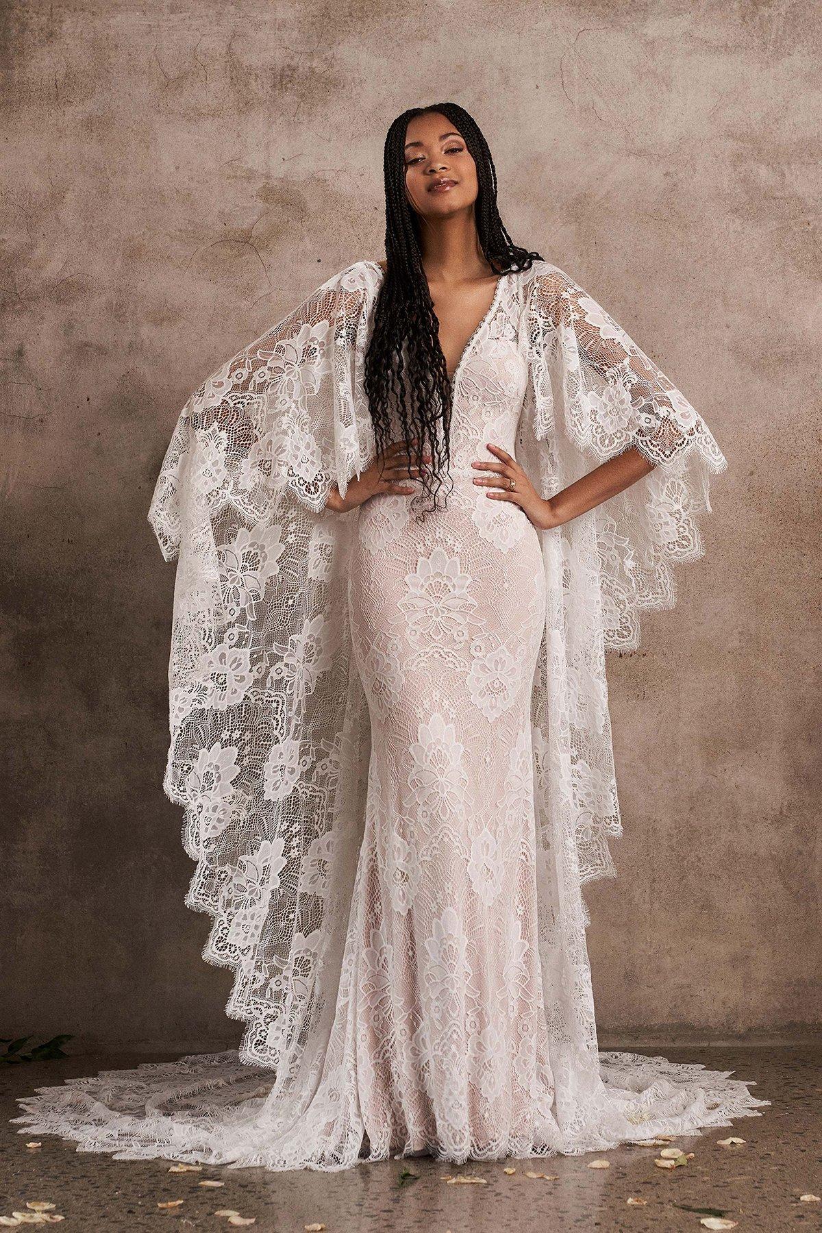 Vestidos de novia con escote en V de aire boho para el día de la boda