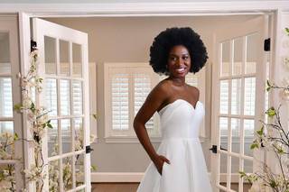 Vestido de novia con escote corazón y completamente liso para el día de la boda