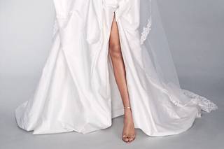 Vestidos de novia con escote redondo con profunda abertura en la falda para la boda