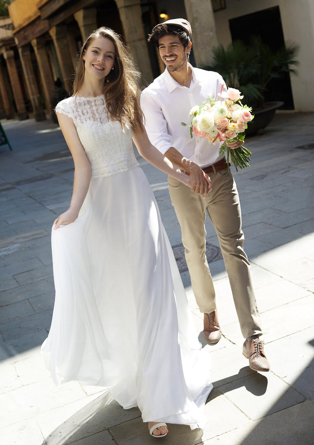 Vestido de novia con escote ilusión de estilo vintage