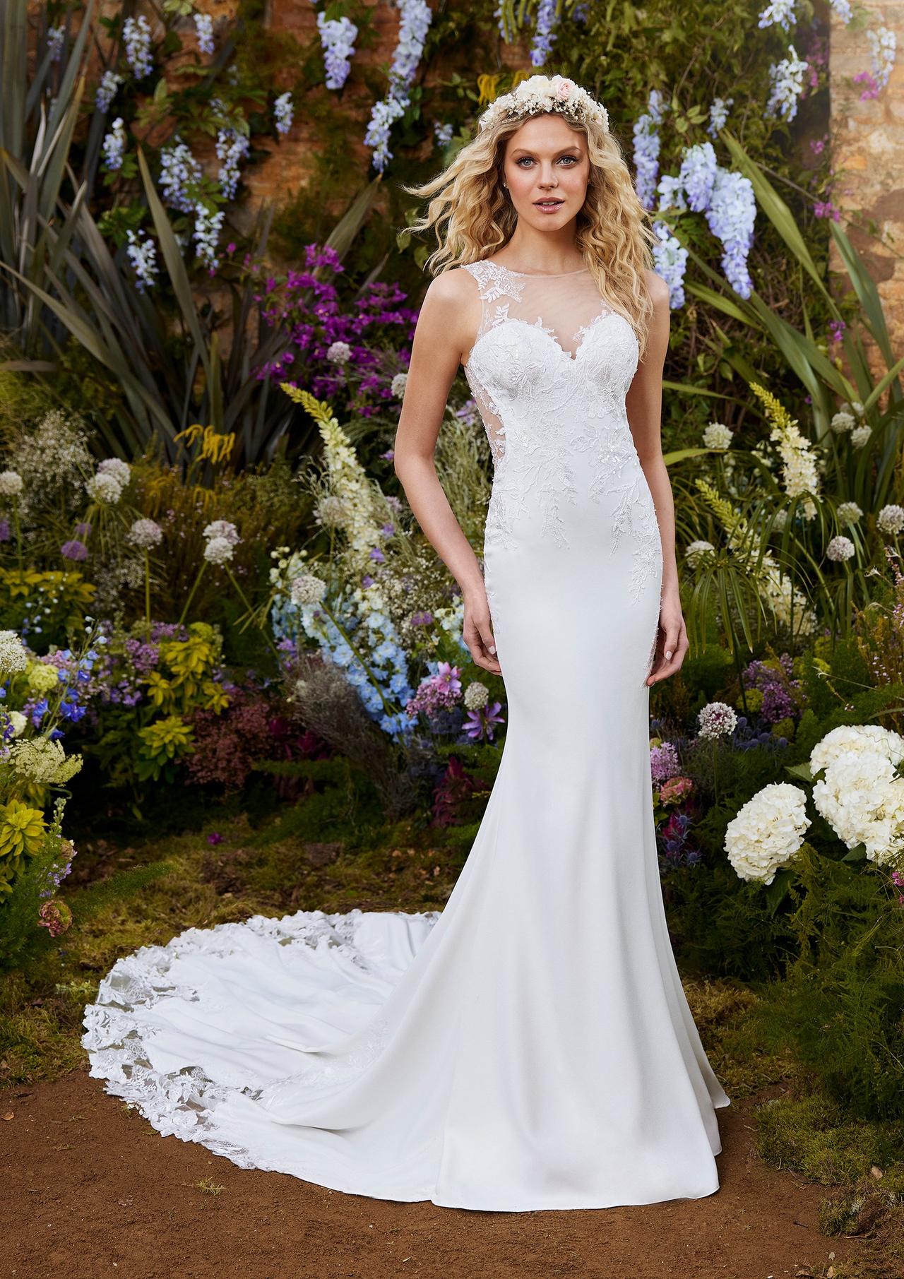 Vestido de novia con escote ilusión y corte sirena