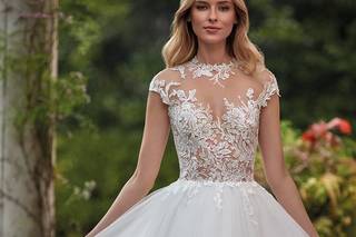 Vestido de novia con escote ilusión y corte princesa