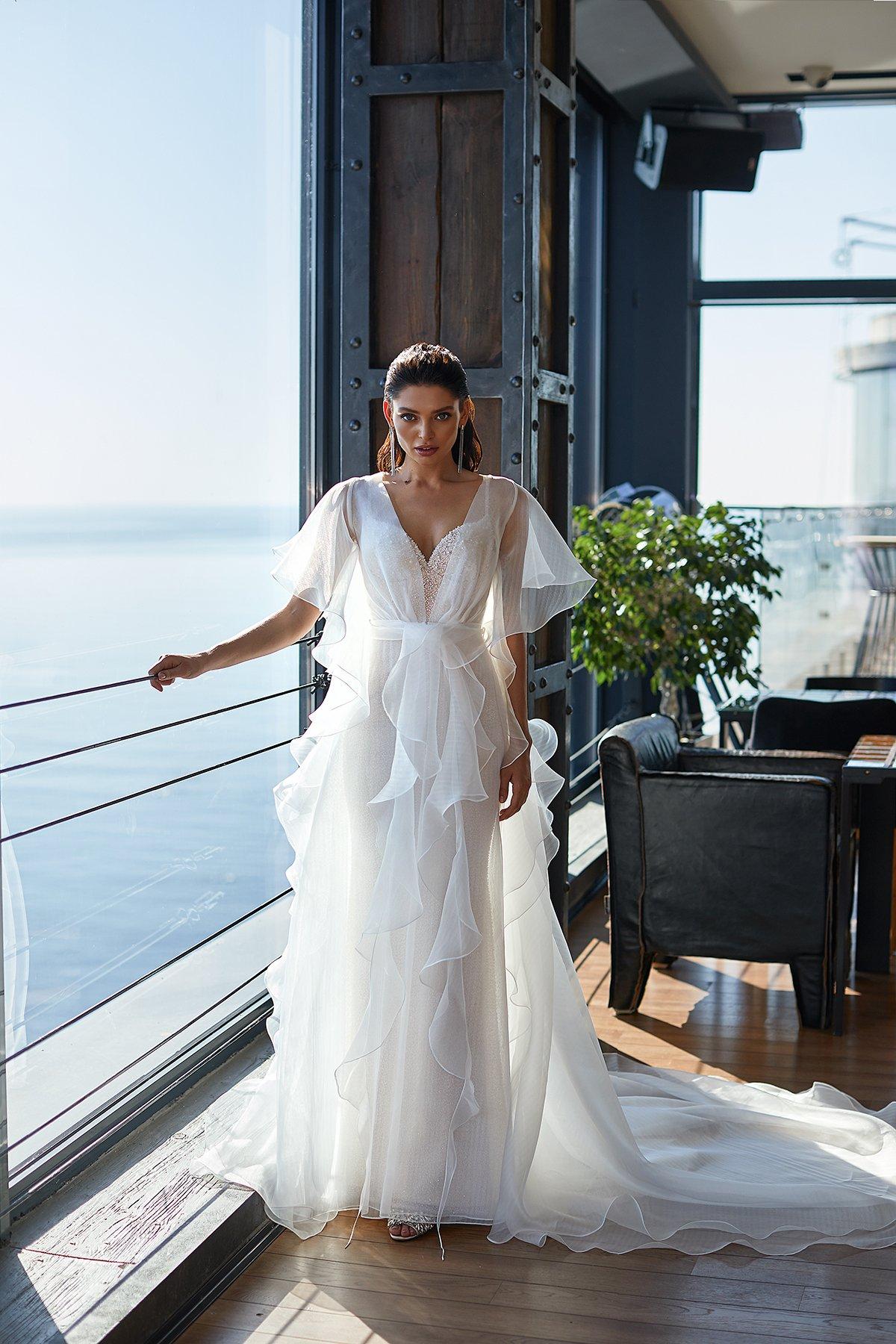 vestido de novia con abrigo de organza e hilo de algodón de la colección Brave Glance de Ida Torez 2021