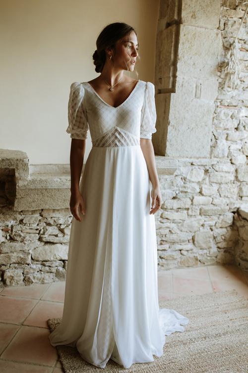 Modelo Agnes de L'Avetis 2021, un vestido de novia con escote en A y mangas