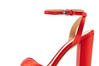 Zapatos de novia de color rojo con tacón ancho