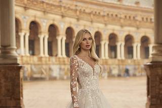 Vestidos de novia manga larga elegantes con falda princesa