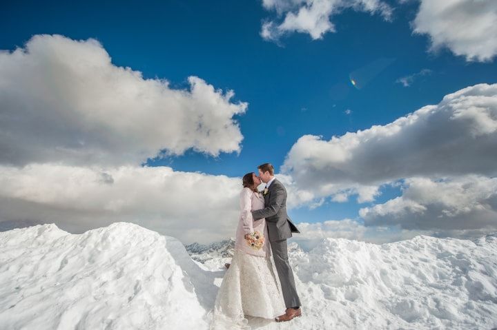 La boda de Kim y James: un enlace de ensueño entre la nieve y las nubes