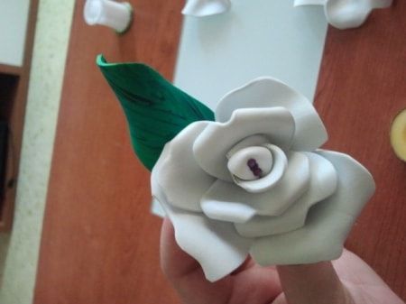 Tutorial para hacer rosas con una tira de papel - Manualidades Play
