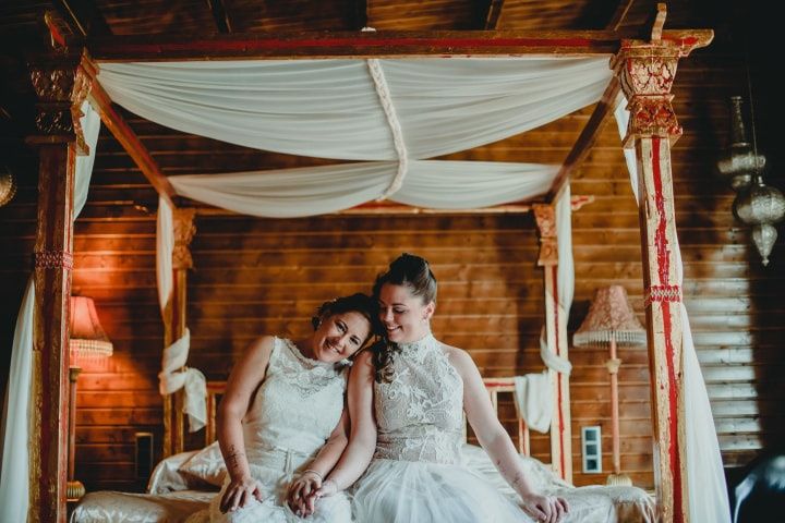 La boda de Débora y Ainoa: una exquisita fiesta blanca