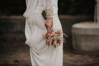 Ramo de novia sencillo con flores silvestres