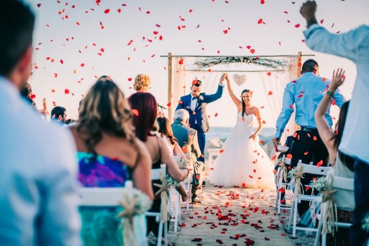 ¿Cuál es el look más adecuado para una boda en la playa?