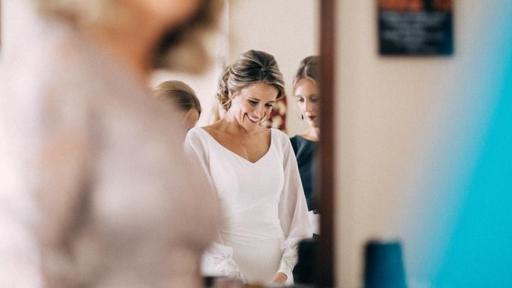 Cómo elegir tu vestido de novia para una ceremonia religiosa: hablan los  expertos