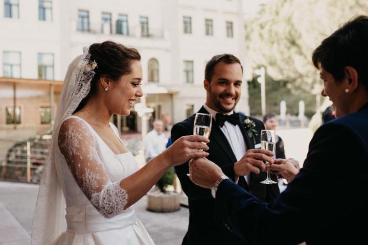 10 formas muy elegantes de llevar el velo en una boda - Foto 1