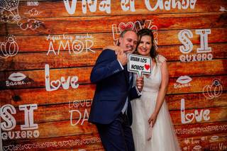 Decoración photocall boda con cartel lleno de románticos mensajes