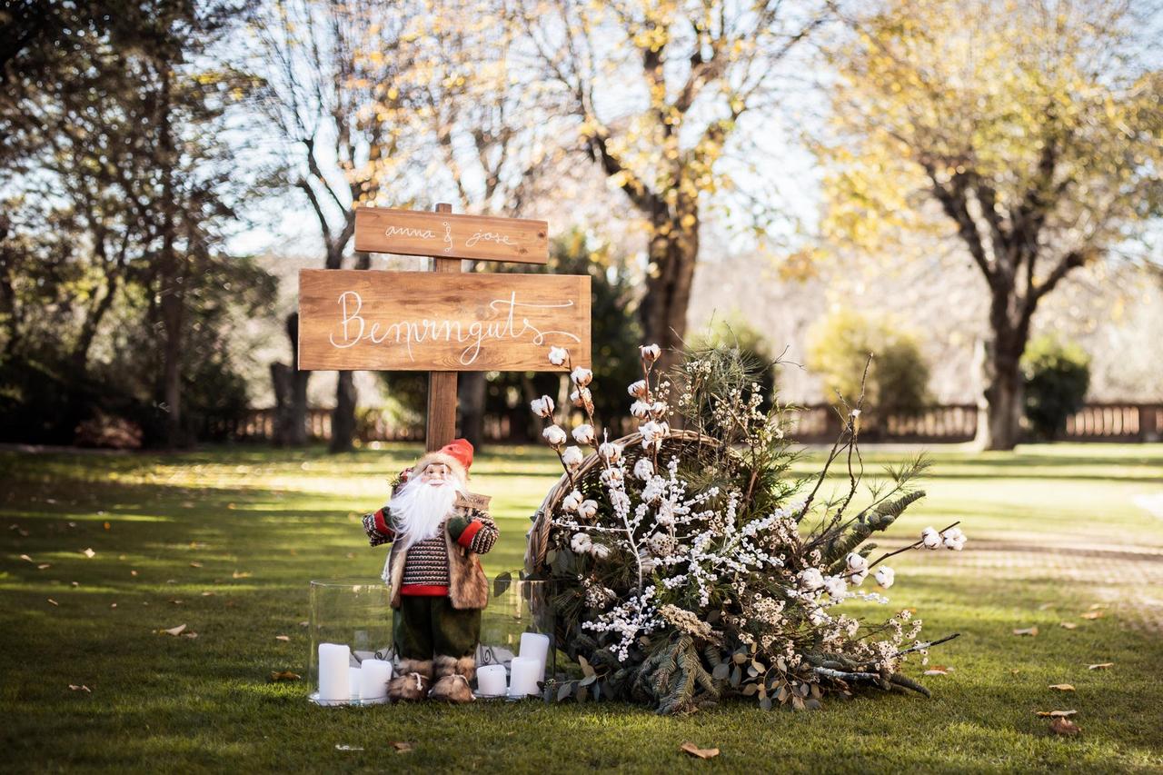 Decoración boda Navidad: rincón de bienvenida de inspiración navideño